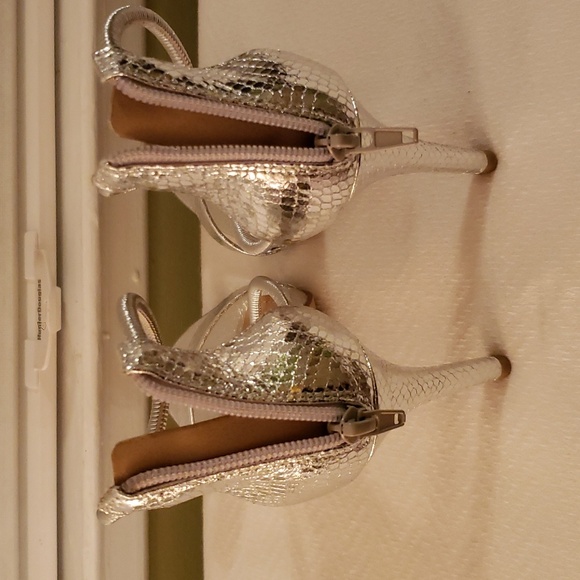 Steve Madden High Heel Strappy Silver Size 7.5 Zip up Heel - Picture 5 of 8